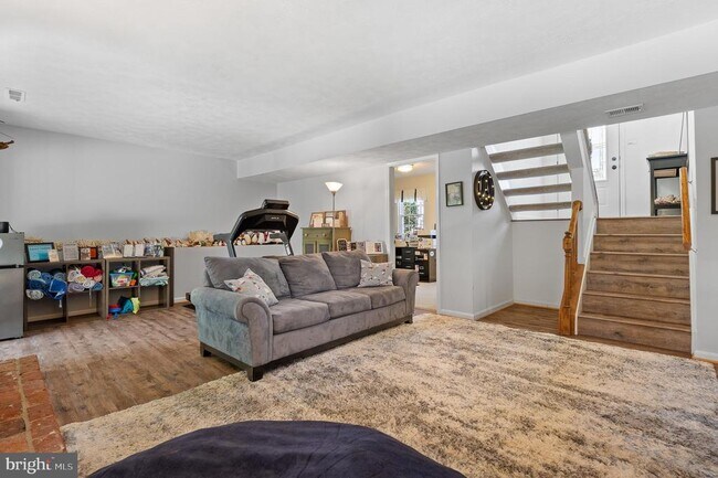 Building Photo - 1615 Spottsworth Way