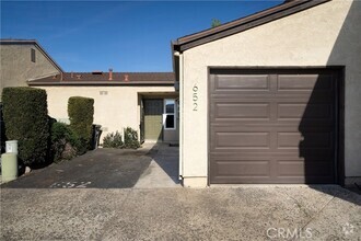 Building Photo - 652 Parkview Dr