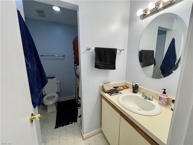 Building Photo - 2 Bedroom Chesapeake Bay Area Condo