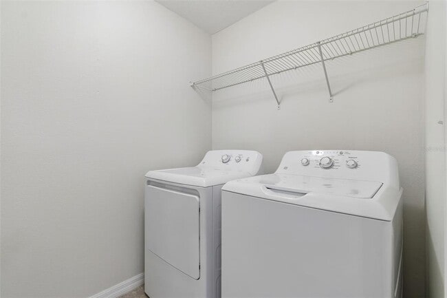 Building Photo - 10687 Lake Montauk Dr