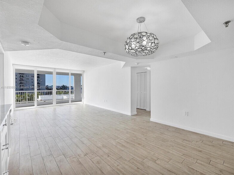 Building Photo - 9341 Collins Ave