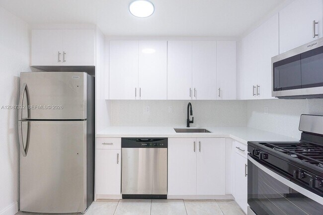 Building Photo - 8650 SW 67th Ave