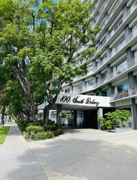 Building Photo - 100 S Doheny Dr