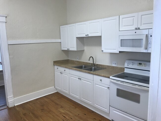 Building Photo - 2109 W Cypress St