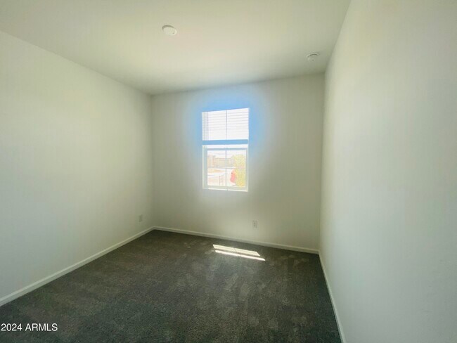 Building Photo - 5531 S 23rd Dr