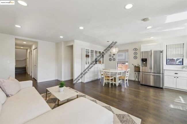 Building Photo - 3360 Arizona St