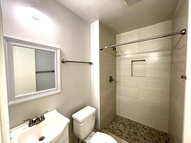 Building Photo - Ocean view updated 2 bed, 2 bath  condo in...