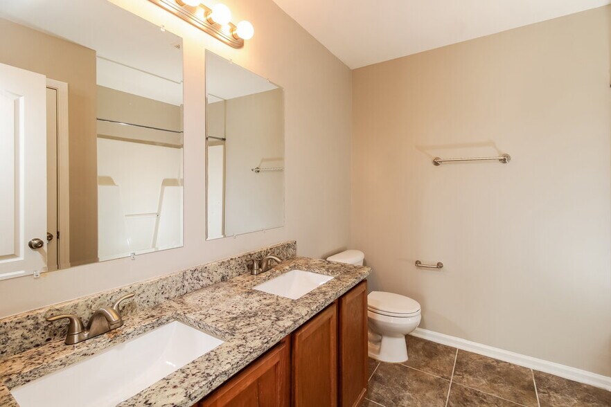 Building Photo - 3 Sherbourne Ct