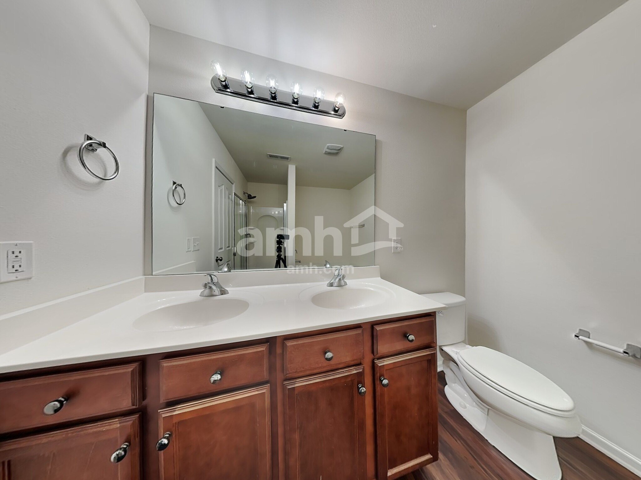 Building Photo - 4875 Old Towne Village Cir