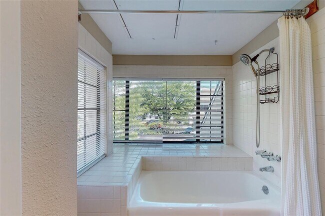 Building Photo - 426 Yacht Club Dr
