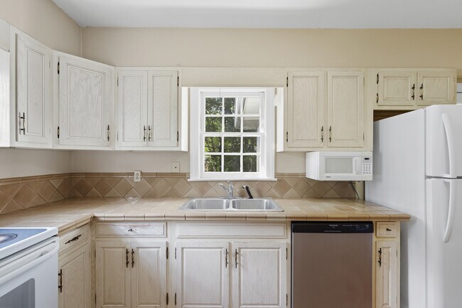 Building Photo - 139 Druid Dr