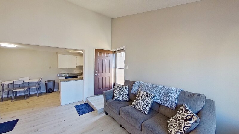 Building Photo - 2929 W Floyd Ave