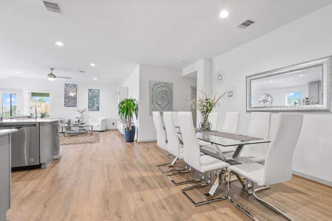 Building Photo - 29403 Ella Larchmont Ct