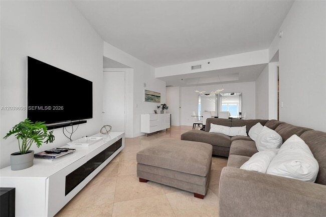Building Photo - 16001 Collins Ave