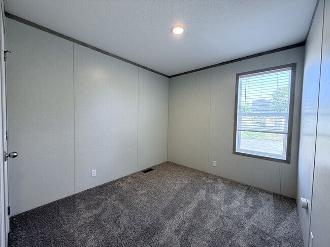 Building Photo - 52963 N Yorktown Ct