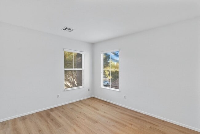 Building Photo - BEAUTIFUL 3 BED HOME IN SUMMERLIN- NEW FLOORING! HUGE LOFT!