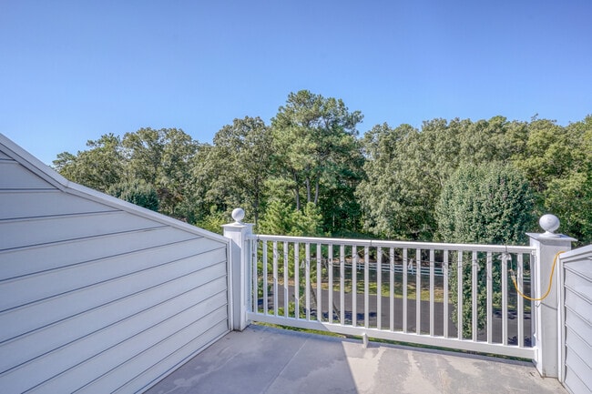 Building Photo - Fairfield Townhome