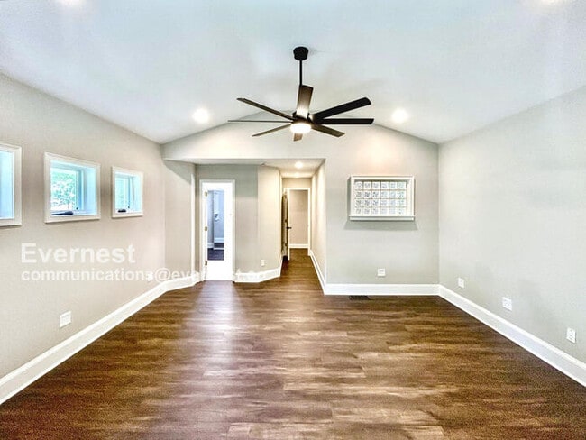 Building Photo - 2771 Winding Ln NE