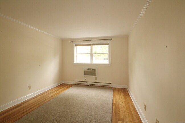 Building Photo - 637 Cove Rd
