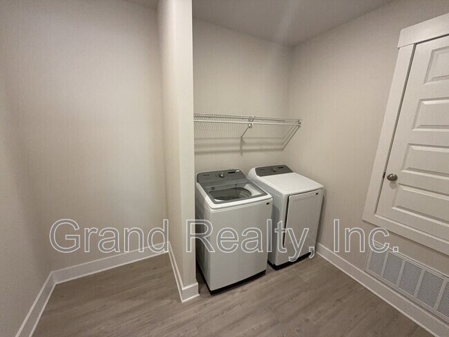 Building Photo - 7016 Whitetail Run Dr
