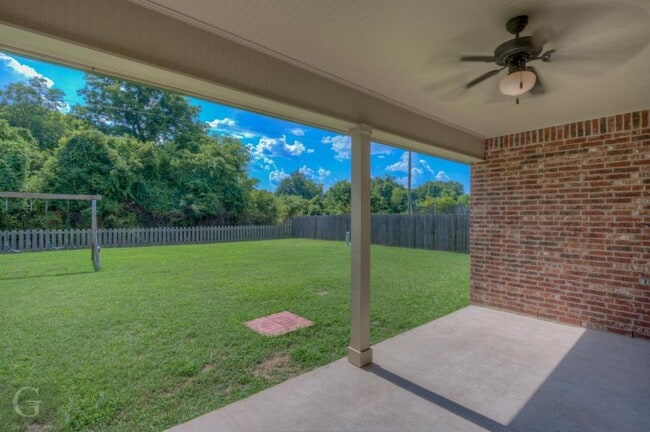 Building Photo - 650 Alder Ln