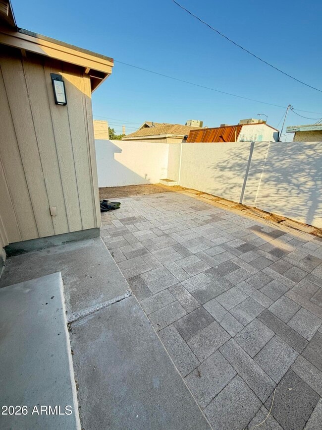 Building Photo - 114 S Lesueur