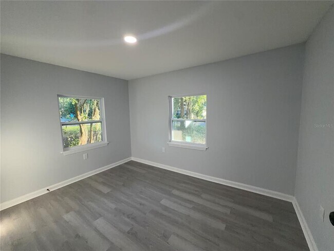 Building Photo - 407 NE 19th Dr
