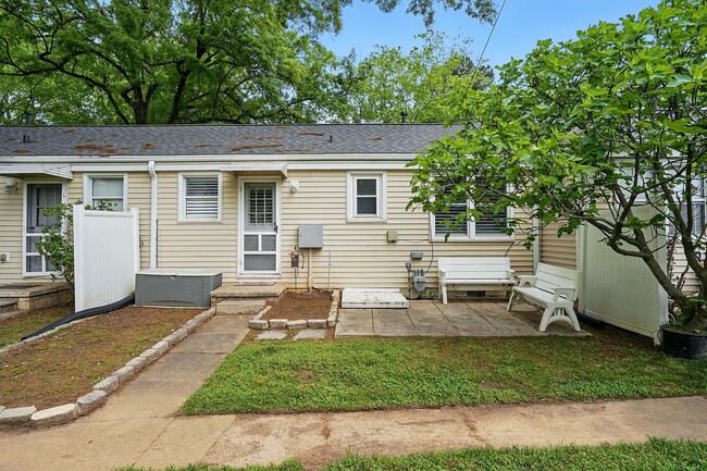Building Photo - Fully Furnished Home, CONVENIENT LOCATION
