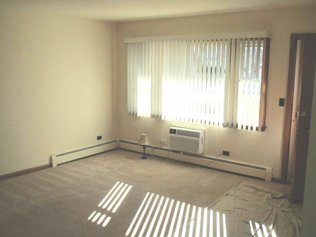 Building Photo - 33 N Clifton Ave