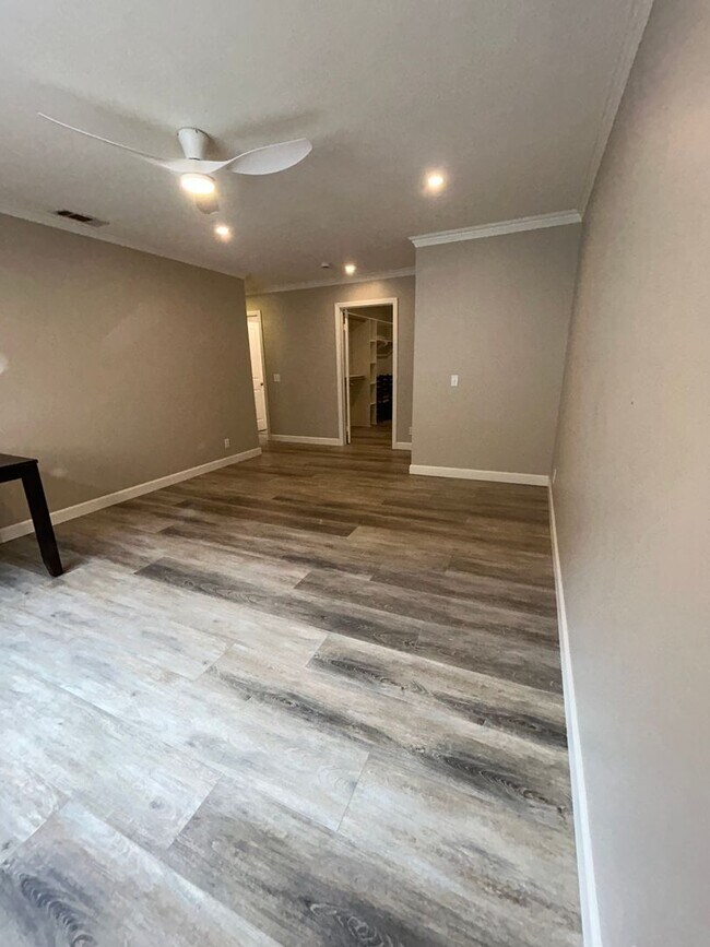 Building Photo - Beautiful 3 Bedroom 2 Bath condo!!