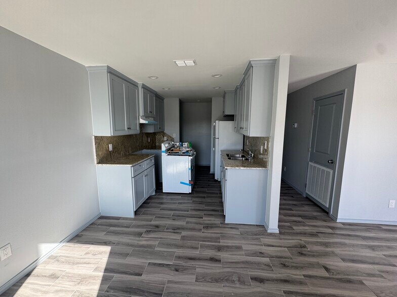 Building Photo - 21 Dunlap St