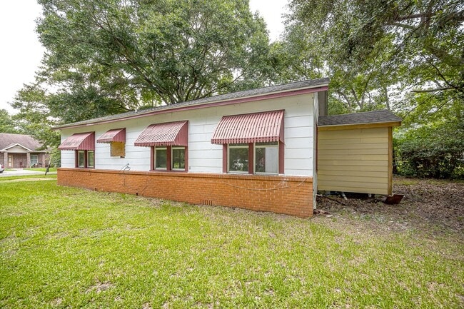 Building Photo - Freshly Renovated Rental Property!