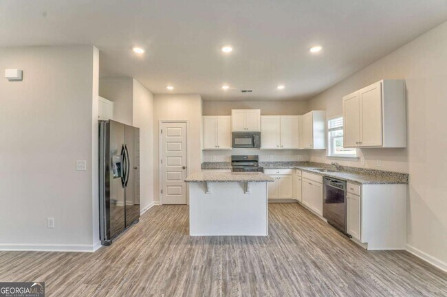 Building Photo - 16 Longbrooke Dr SE