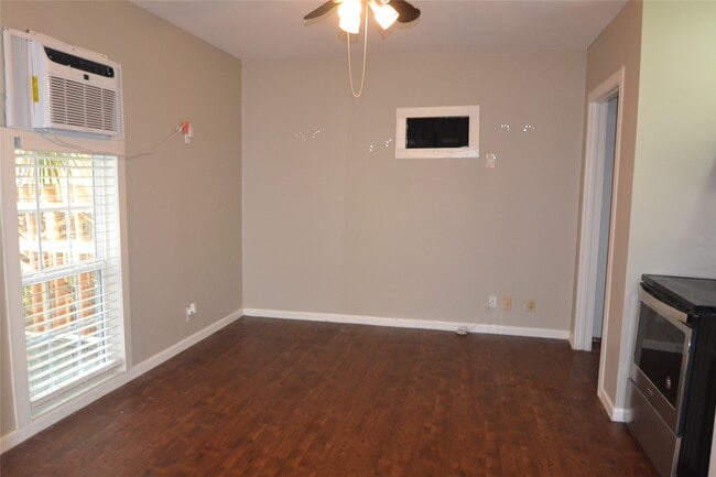 Building Photo - 211 Drew St