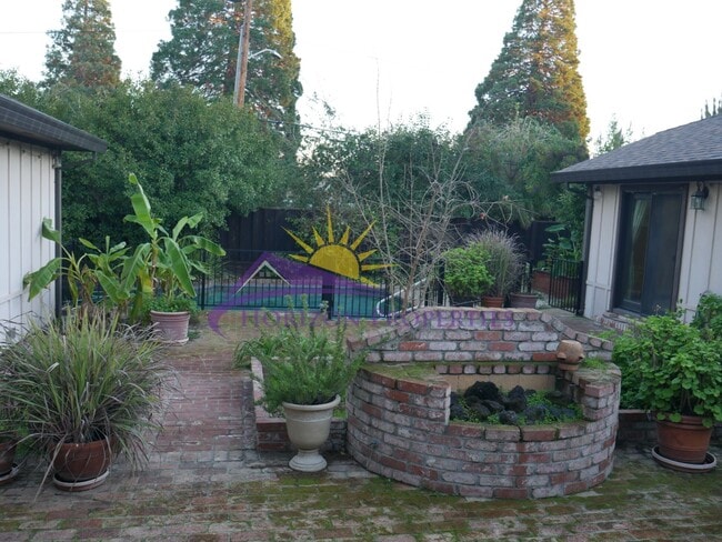 Building Photo - Spacious 4 Bed 4 Bath 2,954sqft Single Family Home in Carmichael