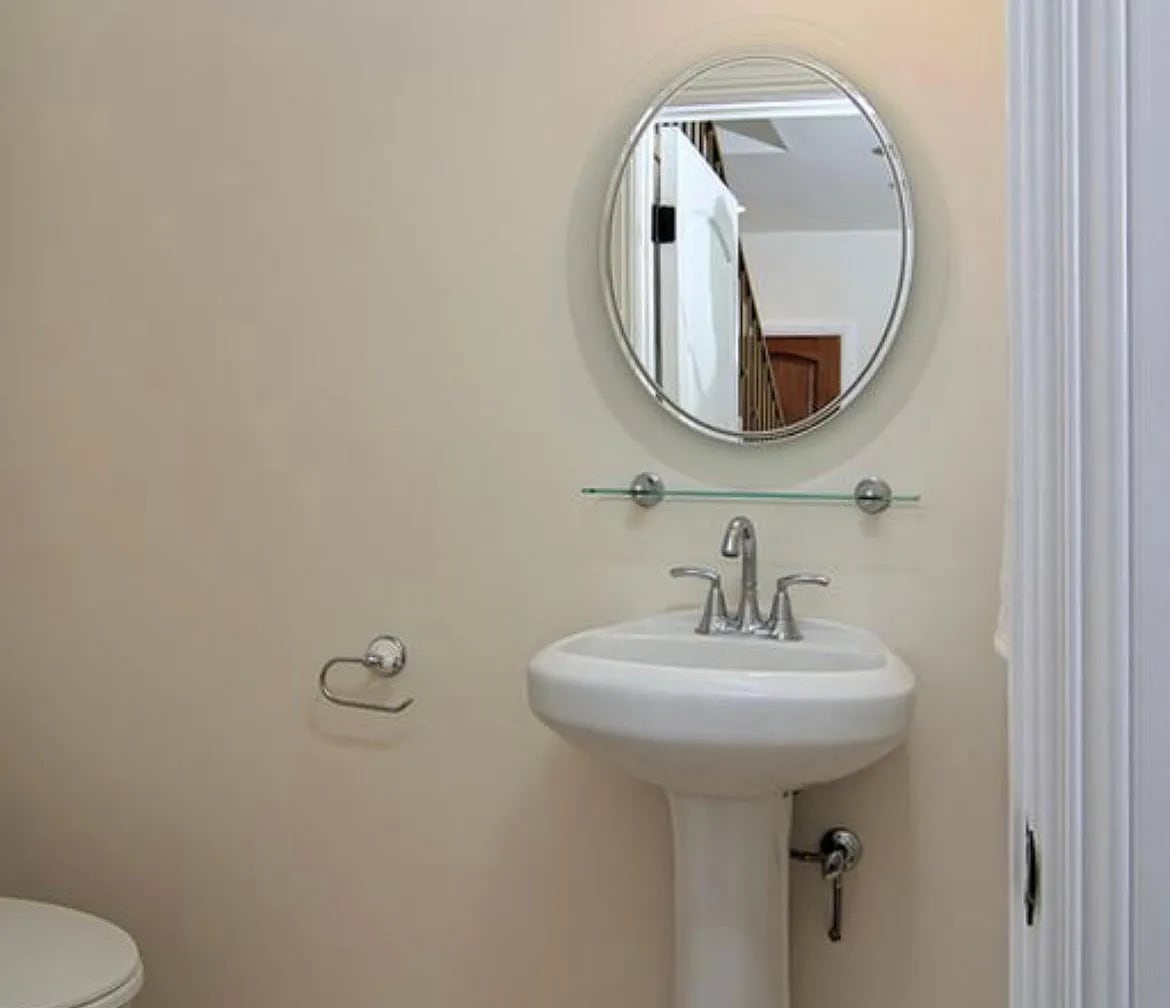 Building Photo - 2027 Beloit Ave