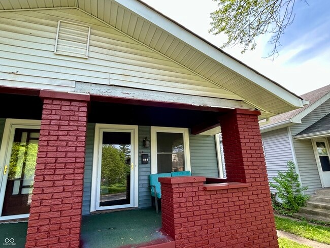 Primary Photo - 909 N Emerson Ave