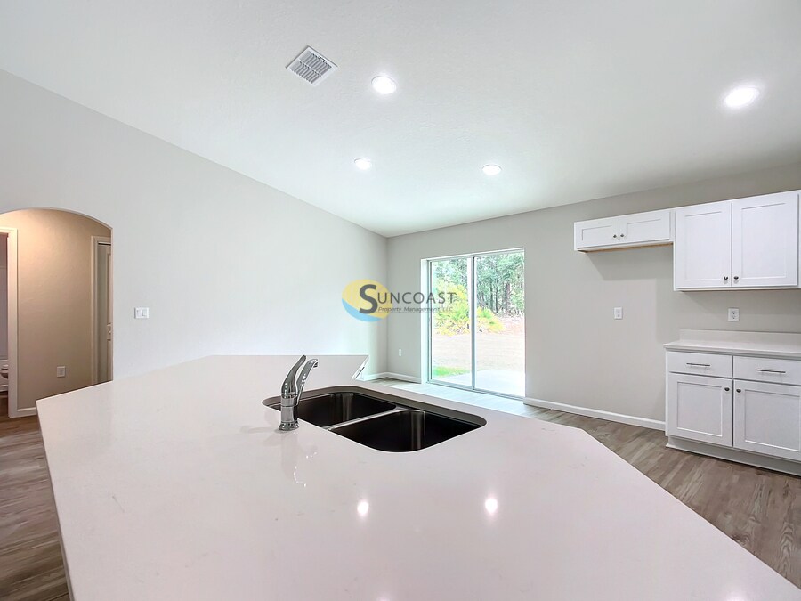 Building Photo - 9 Locust Course Ln