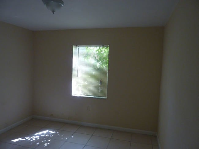 Building Photo - 2591 NW 56th Ave