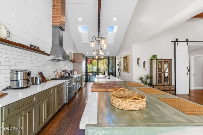 Building Photo - 4402 E Turney Ave