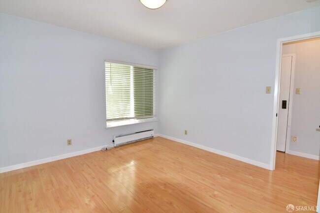 Building Photo - 359 5th Ave