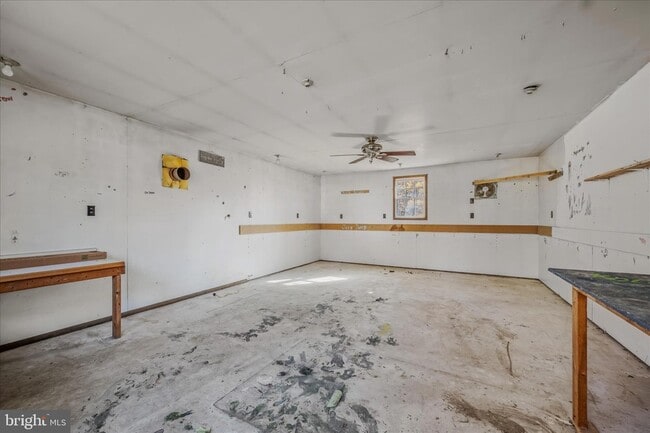 Building Photo - 438 Gloyd Ln