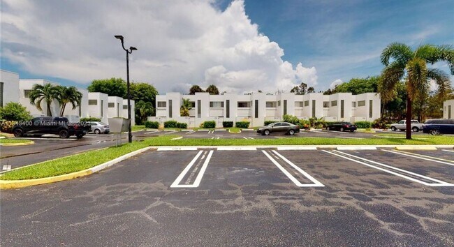 Building Photo - 5130 Elmhurst Rd