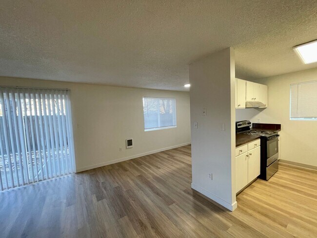 Building Photo - DESIRABLE MILLWOOD NEIGHBORHOOD ON TREE LI...