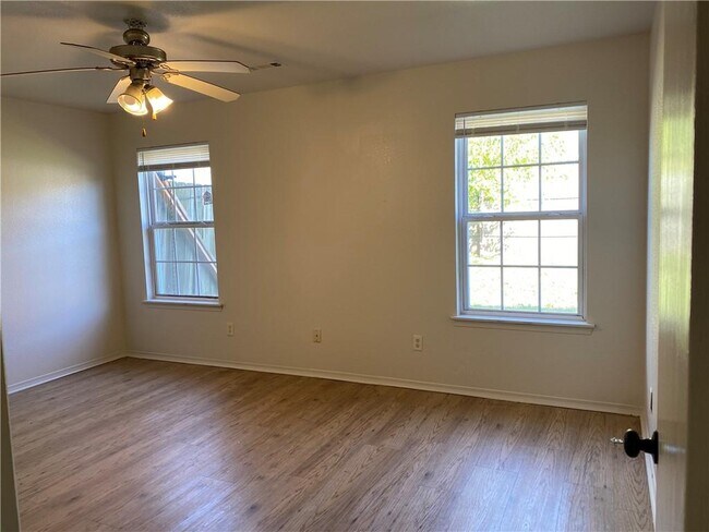 Building Photo - 1622 Tolleson Loop