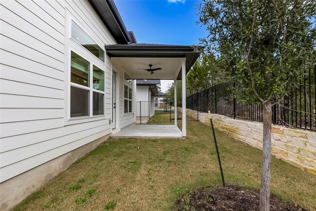 Building Photo - 2008 Kit Cir