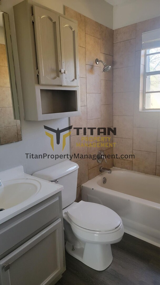 Building Photo - 2bed/1bath Townhouse