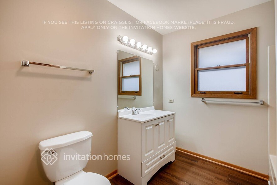 Building Photo - 3818 Jonathan Simpson Dr