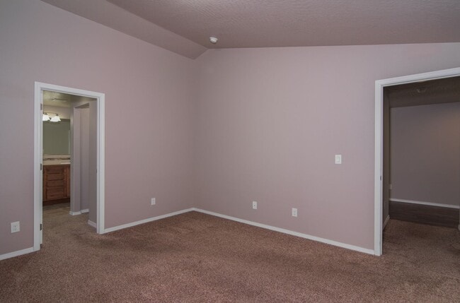 Building Photo - Single floor living 3 Bed 2 Bath home with...