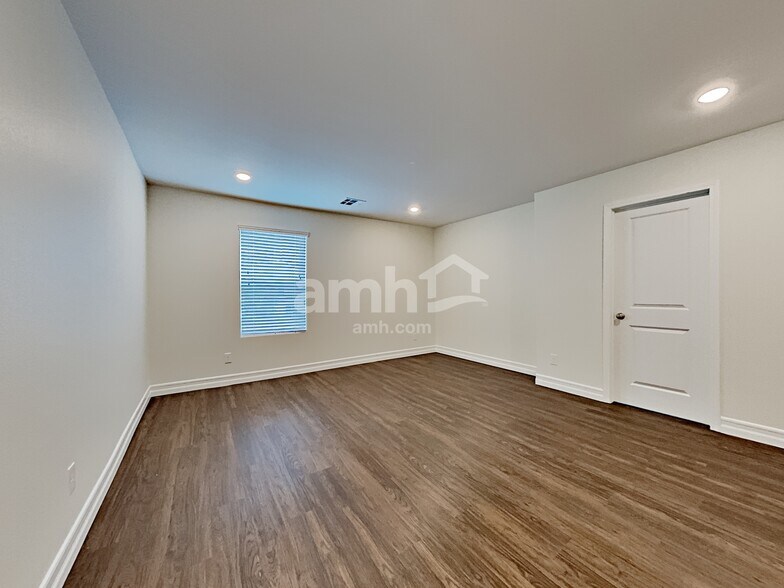 Building Photo - 6138 W Haleh Ave